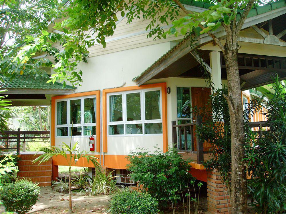 Lanta Palm Beach Resort , Beach Bungalow - Ко-Ланта Экстерьер фото