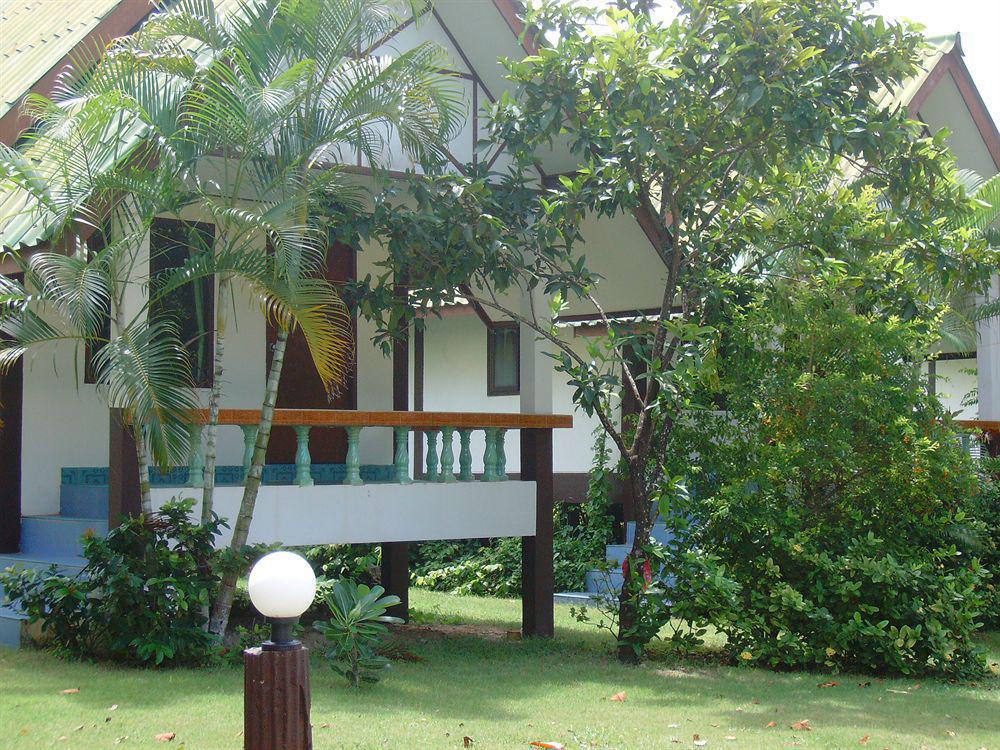 Lanta Palm Beach Resort , Beach Bungalow - Ко-Ланта Экстерьер фото