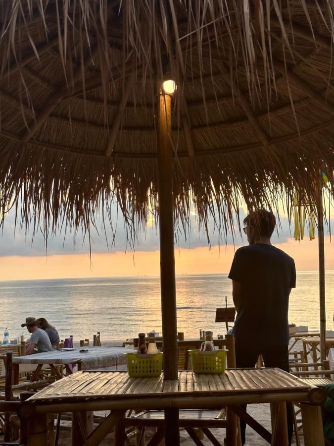 Lanta Palm Beach Resort , Beach Bungalow - Ко-Ланта Экстерьер фото