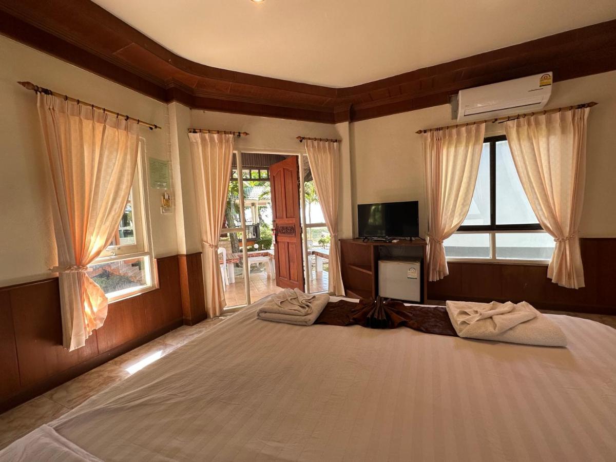 Lanta Palm Beach Resort , Beach Bungalow - Ко-Ланта Экстерьер фото