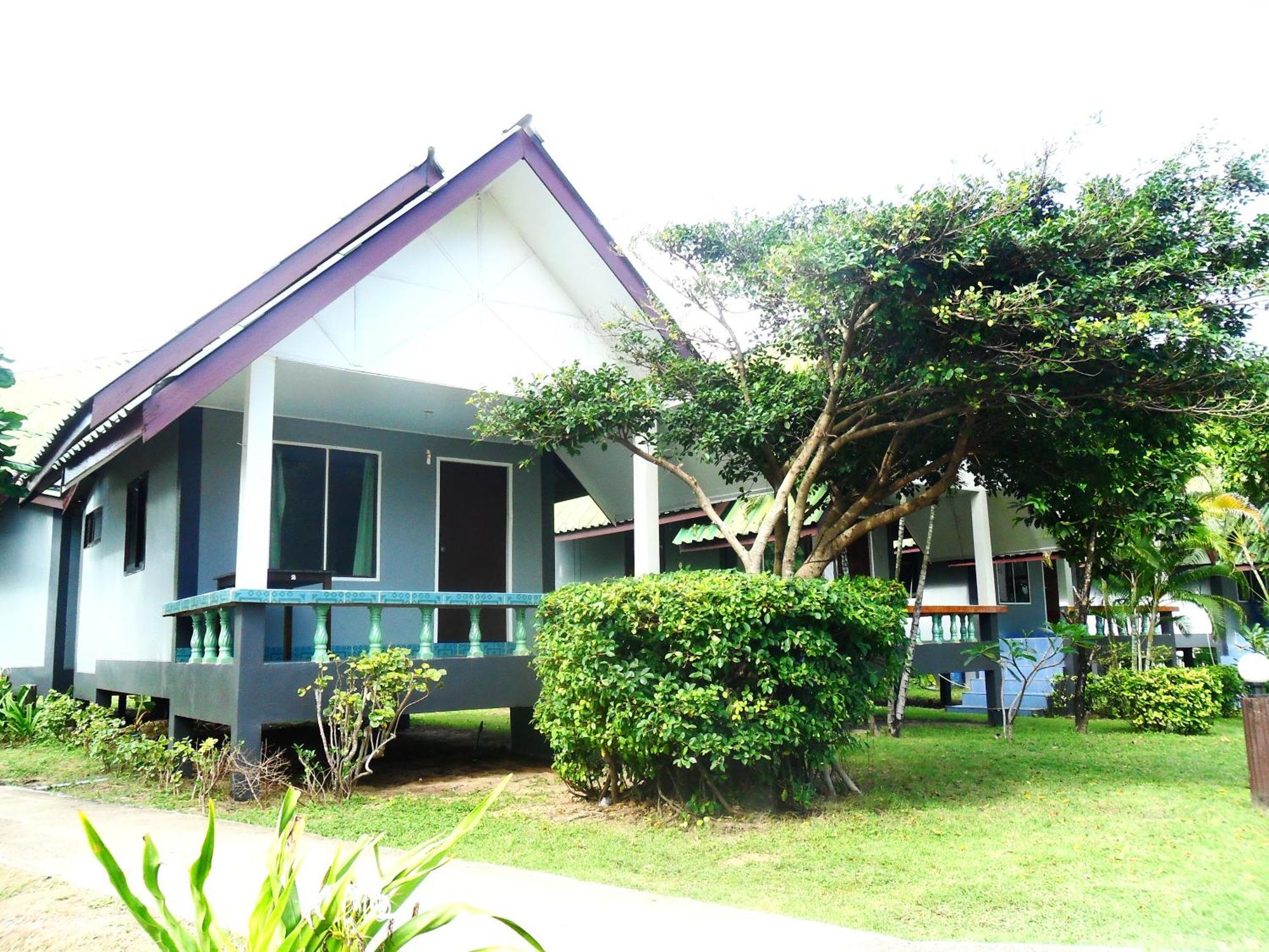 Lanta Palm Beach Resort , Beach Bungalow - Ко-Ланта Номер фото