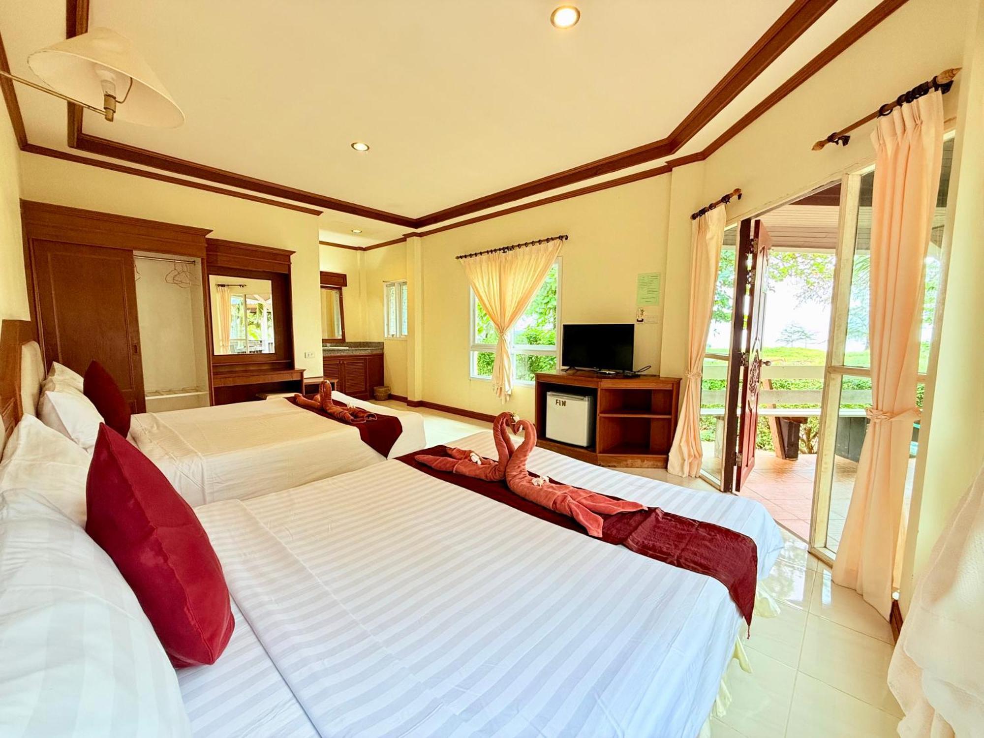 Lanta Palm Beach Resort , Beach Bungalow - Ко-Ланта Экстерьер фото