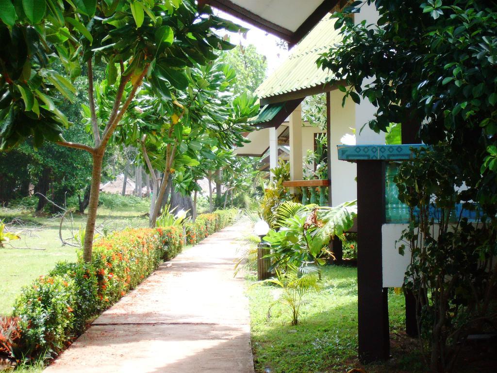 Lanta Palm Beach Resort , Beach Bungalow - Ко-Ланта Экстерьер фото