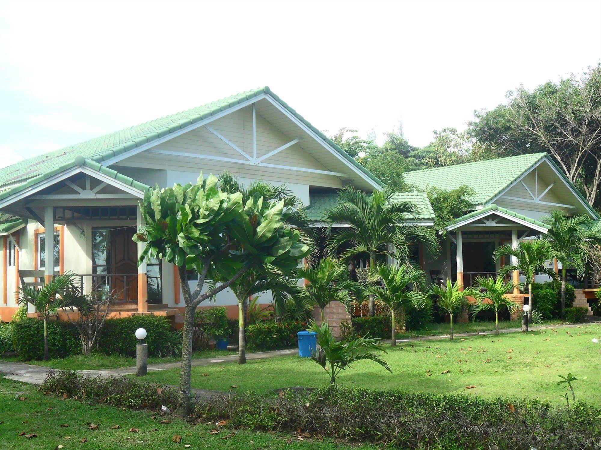 Lanta Palm Beach Resort , Beach Bungalow - Ко-Ланта Экстерьер фото
