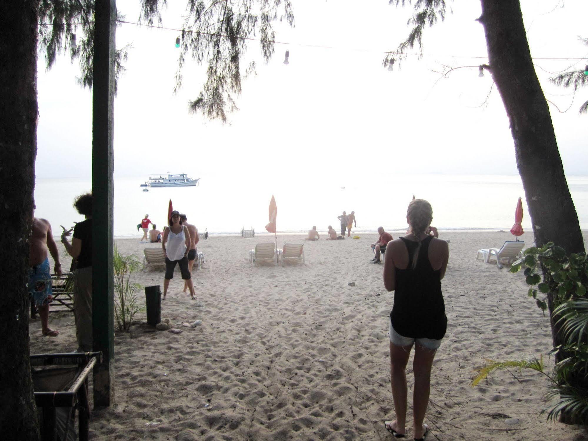 Lanta Palm Beach Resort , Beach Bungalow - Ко-Ланта Экстерьер фото