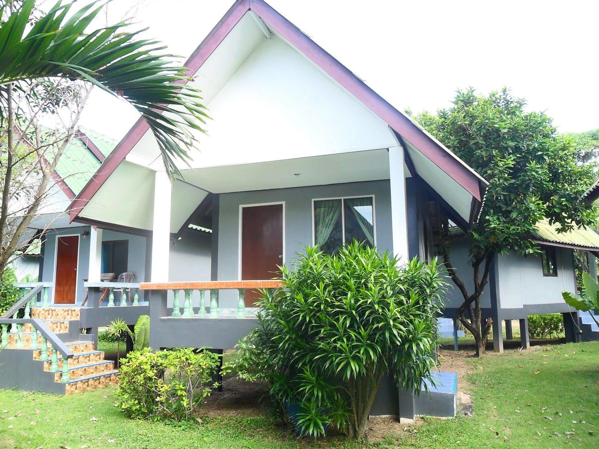 Lanta Palm Beach Resort , Beach Bungalow - Ко-Ланта Экстерьер фото