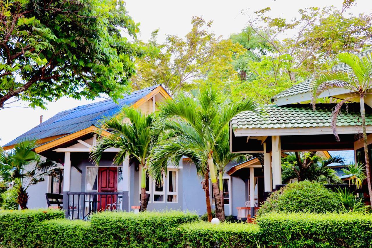 Lanta Palm Beach Resort , Beach Bungalow - Ко-Ланта Экстерьер фото