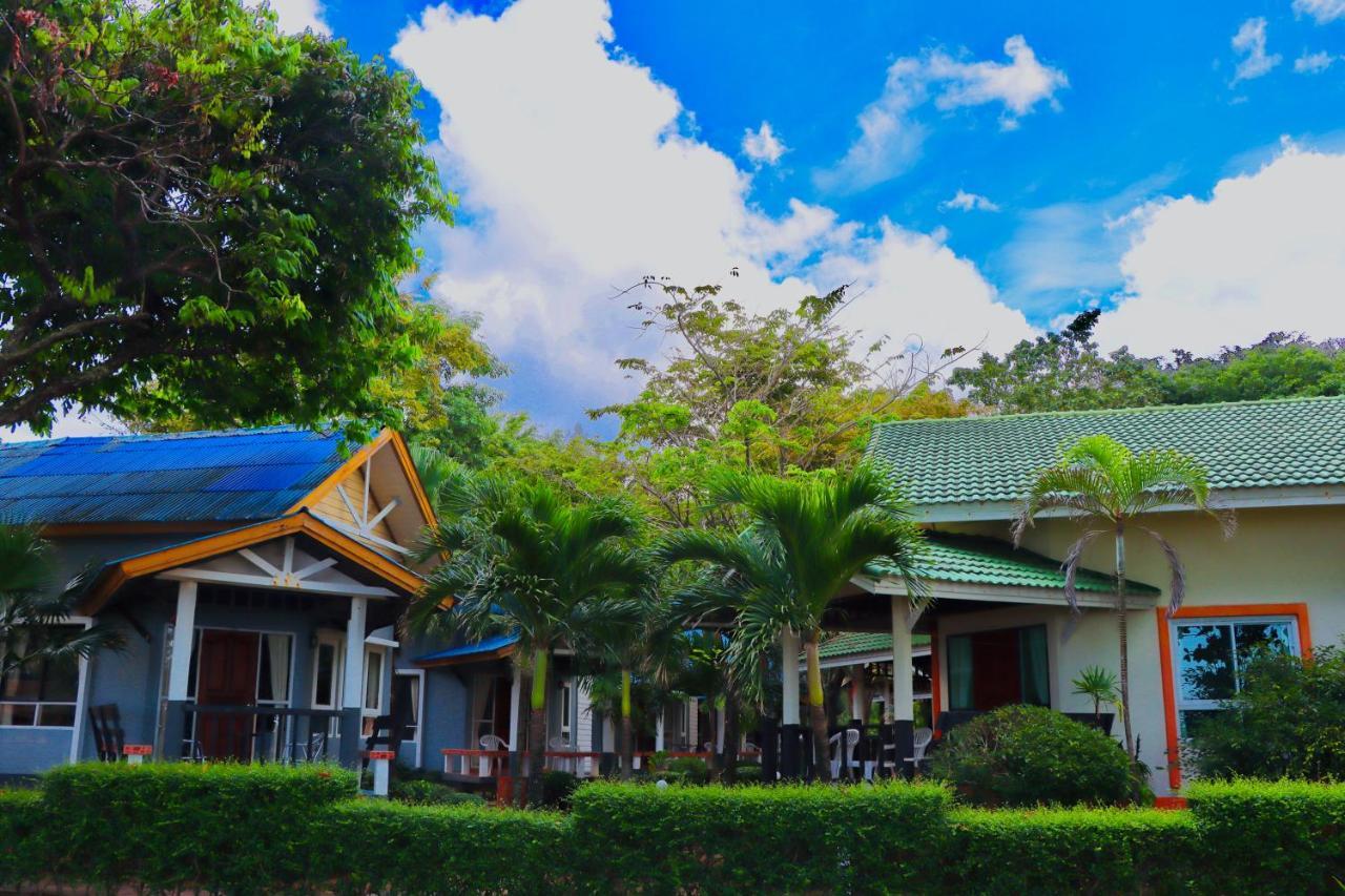 Lanta Palm Beach Resort , Beach Bungalow - Ко-Ланта Экстерьер фото