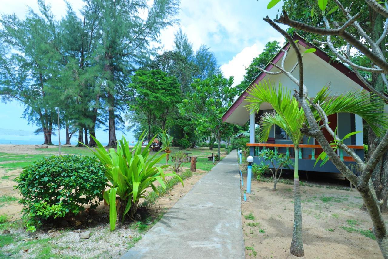 Lanta Palm Beach Resort , Beach Bungalow - Ко-Ланта Экстерьер фото